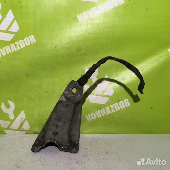 Кронштейн двигателя правый бмв Е34