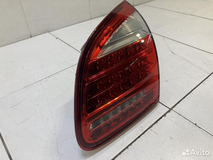 Фонарь задний внутренний правый Porsche Cayenne 95