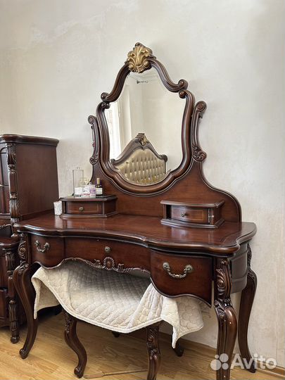 Спальный гарнитур