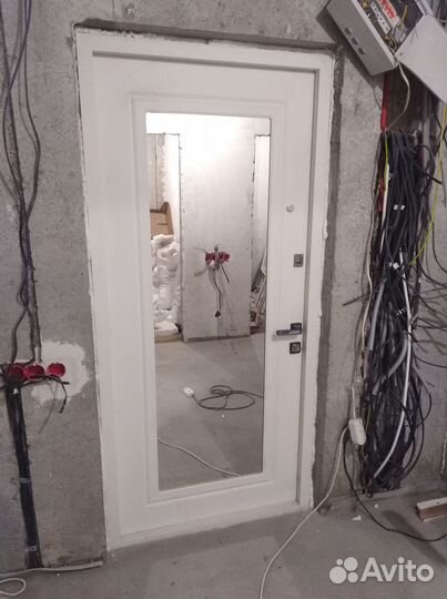 Дверь металлическая с зеркалом