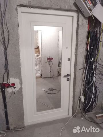 Дверь металлическая с зеркалом