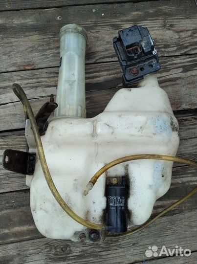 Бачок омывателя Тойота Карина