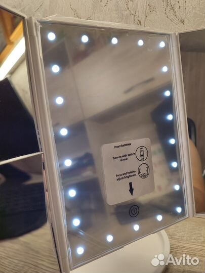 Настольное зеркало с подсветкой