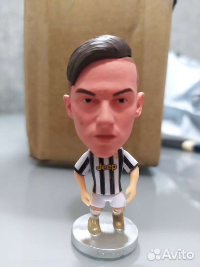 Коллекционные фигурки футболистов