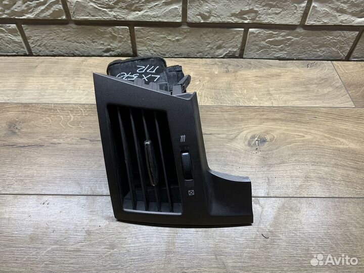 Lexus LX 570 Дефлектор воздушный правый