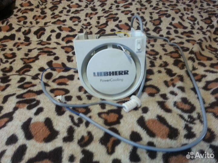 Детали от холодильника liebherr ICS 31130