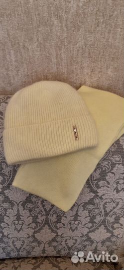 Шапка женская с шарфом новая