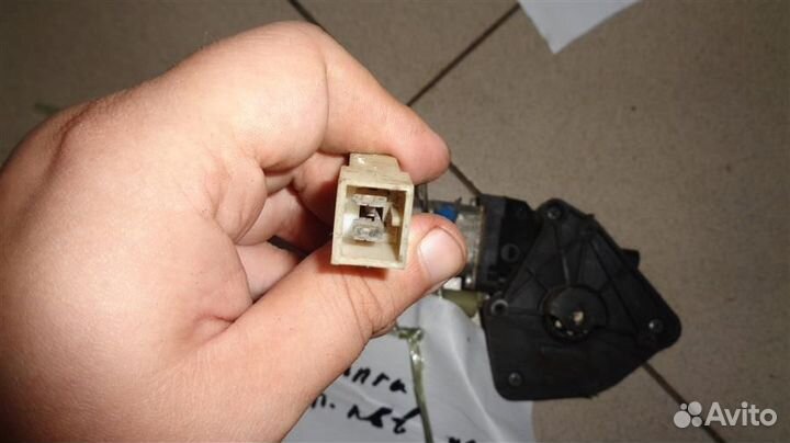 Моторчик стеклоподъемника передний левый GAZ 3110