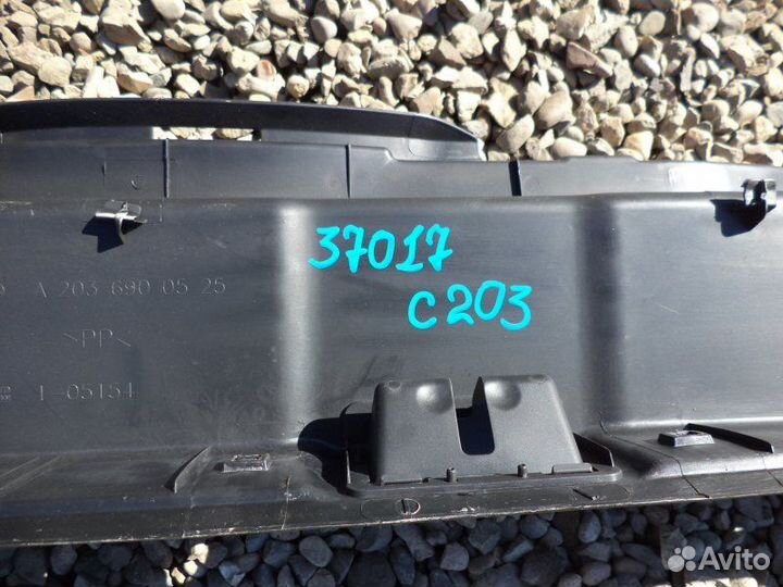 Накладка замка багажника Mercedes-Benz C180 W203