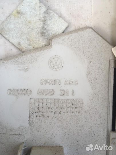 Накладка стойки Фольксваген Гольф 6