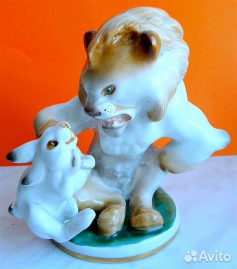 Фарфоровая Статуэтка лфз СССР Лев и заяц 14 см В/С