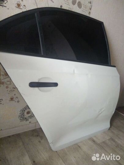 Дверь задняя правая шкода рапид 17г