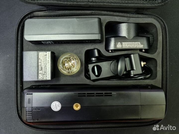 Фотовспышка Godox AD200