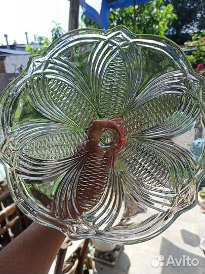 Ваза для фруктов на ножке