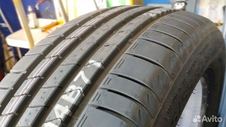 Kumho Ecsta HS52 225/60 R17 99V