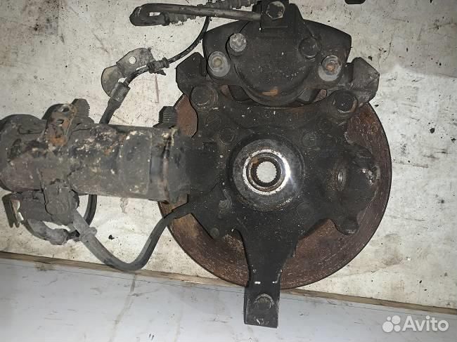 Кулак поворотный левый chrysler Town Country 2001