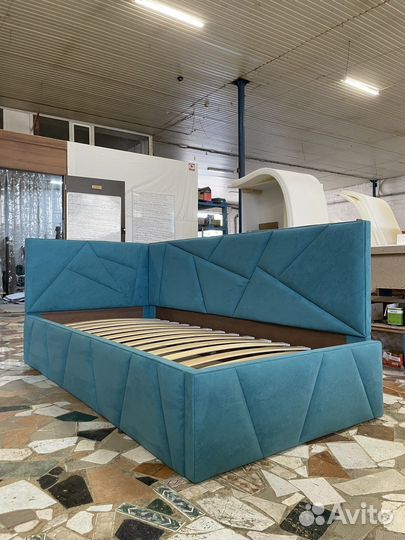 Кровать угловая