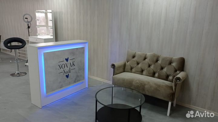 Ресепшен стойка администратора с подсветкой