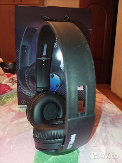 Беспроводные наушники складные новые