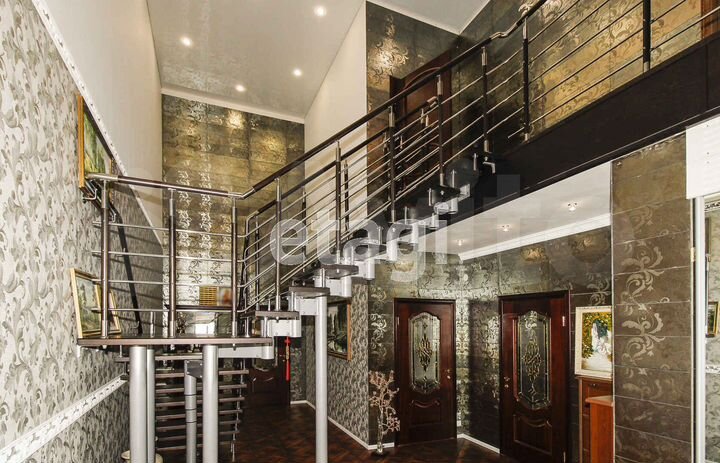 Дом 437,1 м² на участке 15 сот.