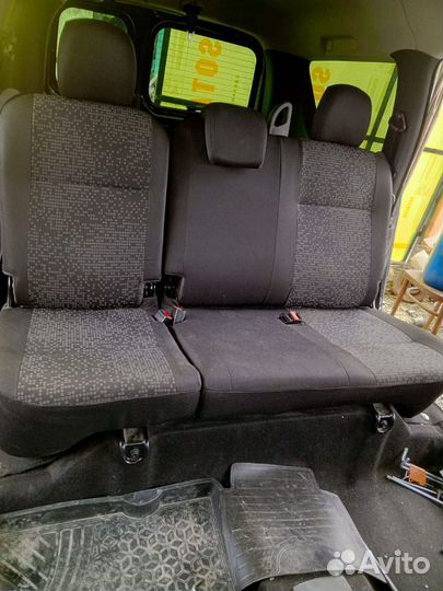 Второй ряд сидений LADA Largus