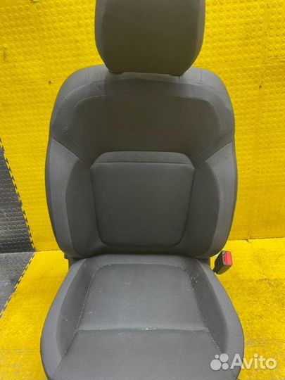 Сидение переднее правое Renault Duster K9K 2021