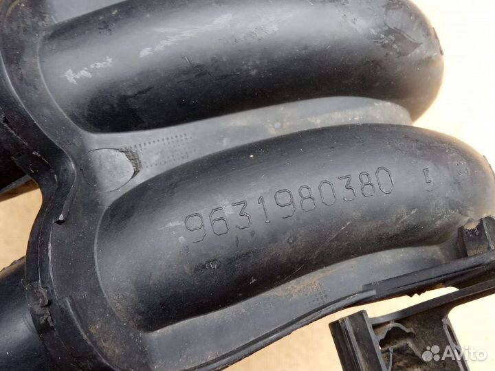 Коллектор впускной Пежо Peugeot 206 1,4