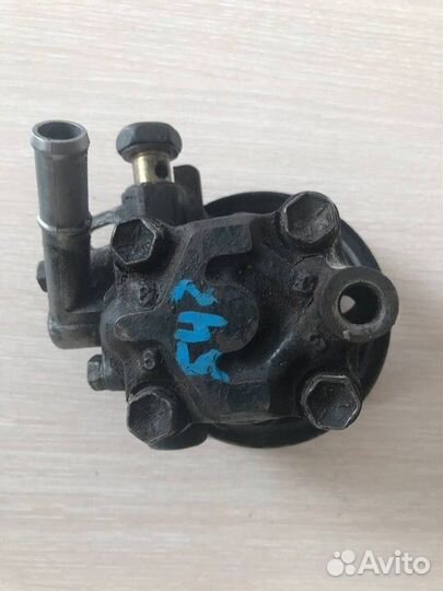 Насос гидроусилителя Nissan Almera 1