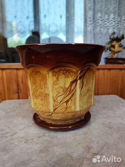 Большие и маленькие горшки для цветов