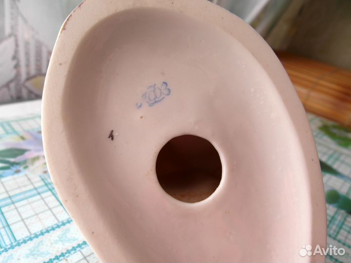 Фарфоровая статуэтка