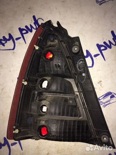 Задний фонарь задний правый Subaru Forester SG5