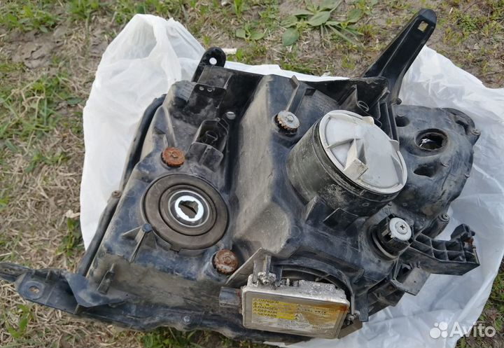 Фара правая Mitsubishi Pajero 4 / Паджеро 4 Оригин