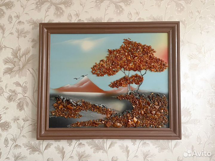 Картина с натуральным янтарем