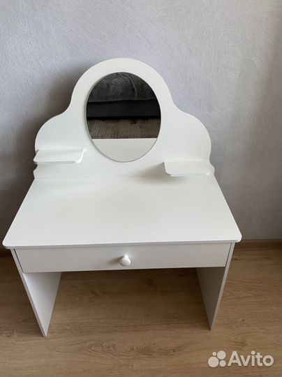 Детский туалетный столик