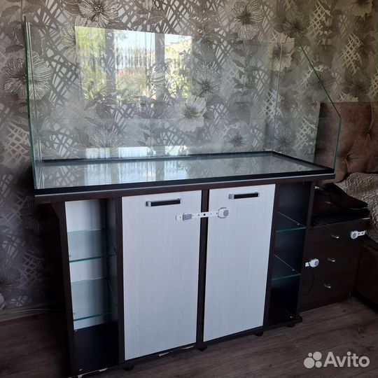 Аквариум с тумбой
