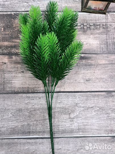 Еловая ветка искусственная