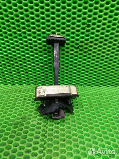 Ограничитель двери задний правый Honda Accord 7