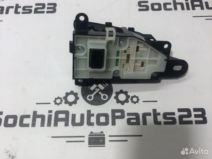 Блок управления ручника Toyota Camry 70