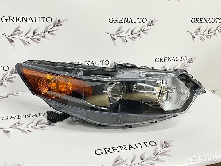 Фара правая Honda Accord 8 ксенон 2008-2011