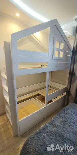 Двухъярусная кровать домик