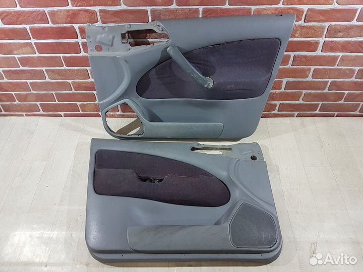 Обшивка двери Skoda octavia a4