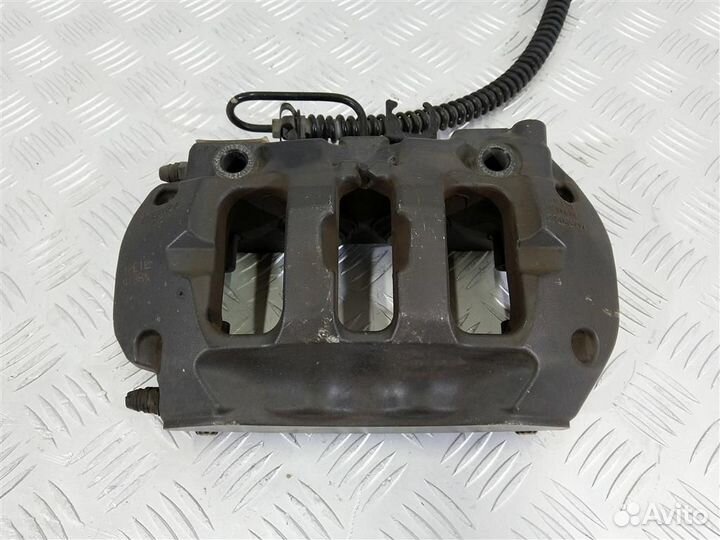 7P0615424 Суппорт задний правый Volkswagen Touareg