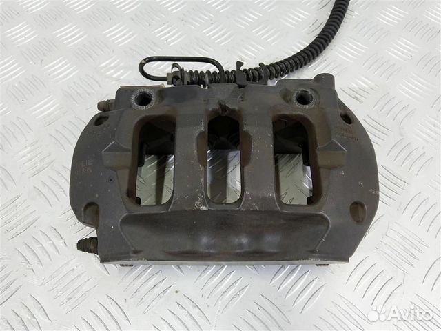 7P0615424 Суппорт задний правый Volkswagen Touareg