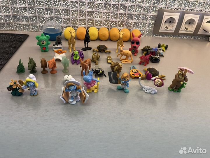 Киндер сюрприз и другие игрушки пакетом