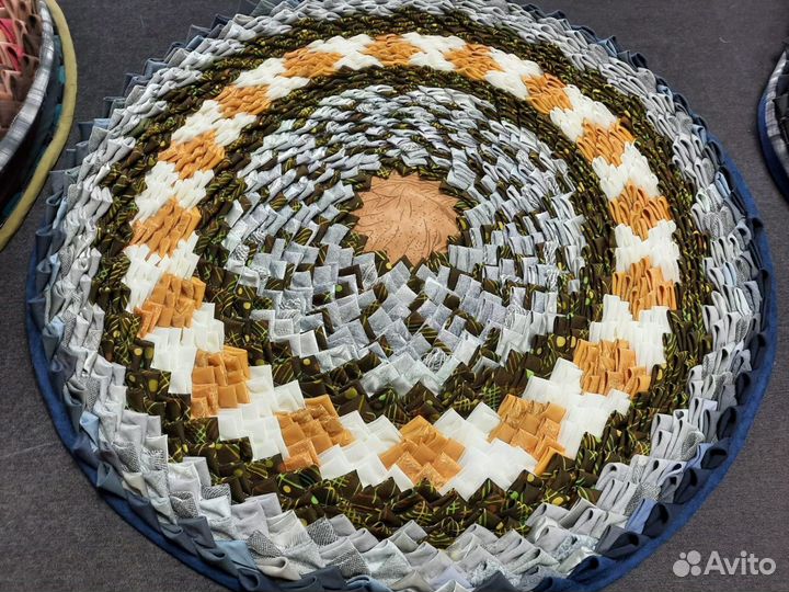 Коврик ручной работы