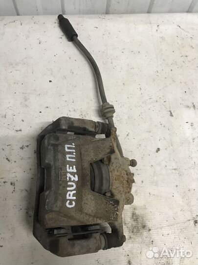 Суппорт тормозной передний правый Chevrolet Cruze