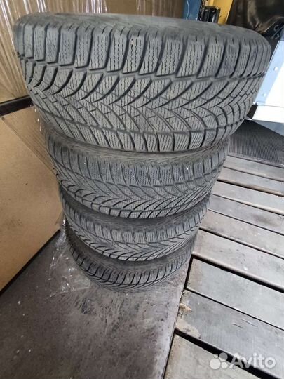 Goodyear UltraGrip Ice 2 205/55 R16 94