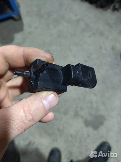 Клапан датчик volkswagen фольксваген 06906283BH