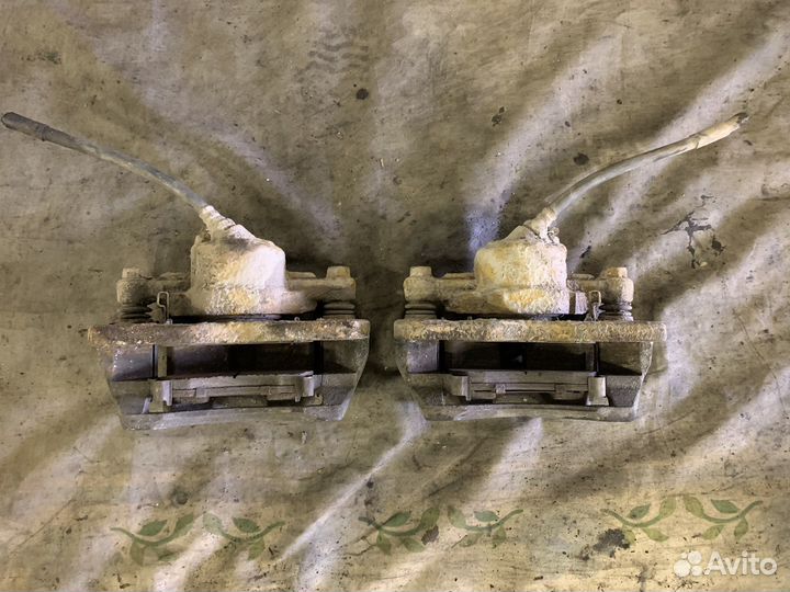 Суппорт передний правый/левый Kia Spectra