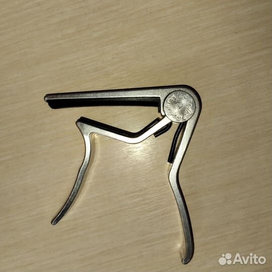 Каподастр для гитары